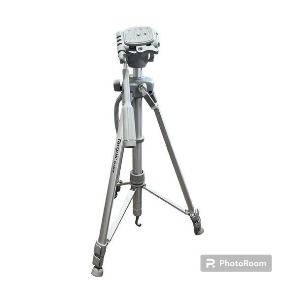 TARGUS TGT-58TR Extendable and Foldable Camera Tripod - Picture 1 of 6
